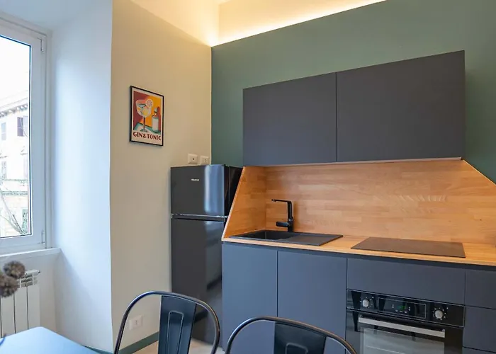 Easytopstay - Crescenzio Stylish Apartment
